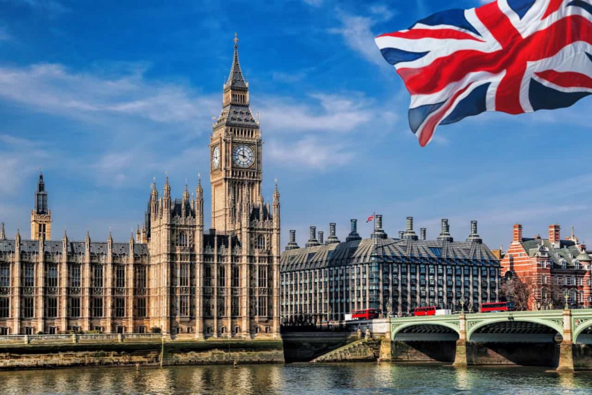 بريطانيا تزيل سبع دول من القائمة الحمراء لحظر السفر نتيجة جائحة كورونا