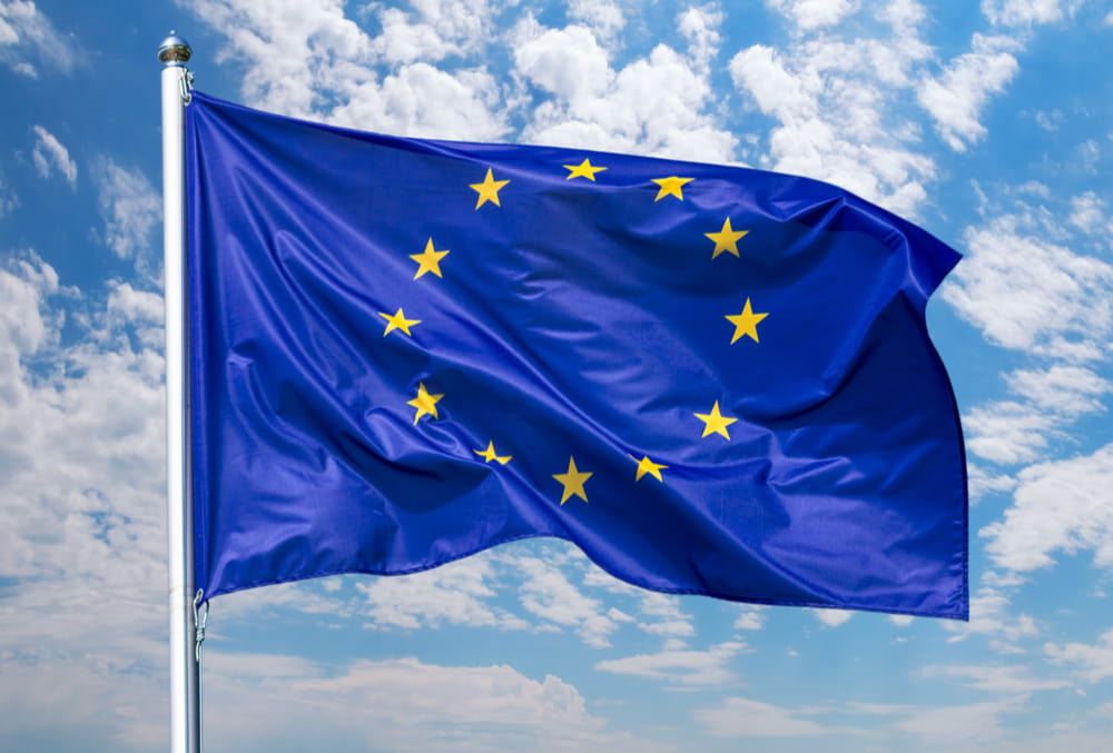 المفوضية الأوروبية تقترح تعديلات على قواعد السفر في الاتحاد الأوروبي تمنح الأولوية للمسافرين الملقحين