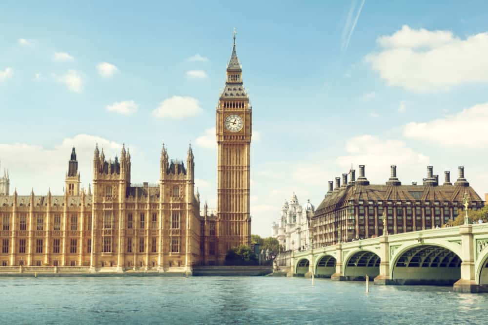 بريطانيا تعلن إصدار تأشيرة عمل لخريجي أفضل الجامعات العالمية