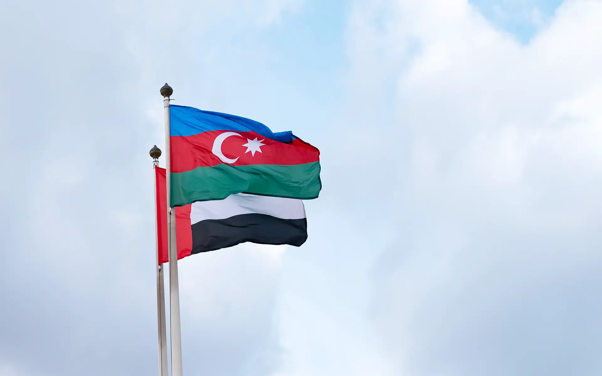 الإعفاء المتبادل لمواطني الإمارات وأذربيجان من تأشيرات الدخول